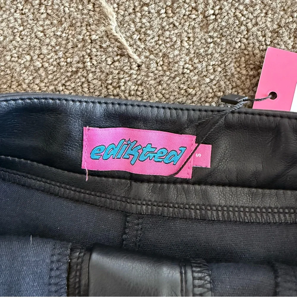 Edikted leather mini shorts - Picture 4 of 5